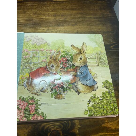 Peter Rabbit 5 Puzzles Book - Picture 4 of 9
